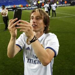El alirón de Modric en Málaga: "¿Dónde está el trofeo?"