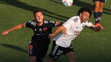 Futbol, Colo Colo vs Universidad de Chile
Trigesima primera fecha, campeonato nacional 2020.
El jugador de Colo Colo Maximiliano Falcon disputa el balon con Angelo Henriquez de Universidad de Chile durante el partido de futbol de primera division realizado en el estadio Monumental de Santiago, Chile.
17/01/2020
Dragomir Yankovic/Photosport
Football, Colo Colo vs Universidad de Chile
31th date, 2020 National Championship.
Colo Colo's player Maximiliano Falcon battles for the ball against Angelo Henriquez of Universidad de Chile during the first division football match held at the Monumental stadium in Santiago, Chile.
17/01/2020
Dragomir Yankovic/Photosport
