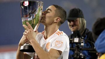 Miguel Almirón es reconocido como el Latino del Año de MLS