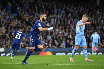 Benzema recortó distancias para el Real Madrid al anotar el 2-1.