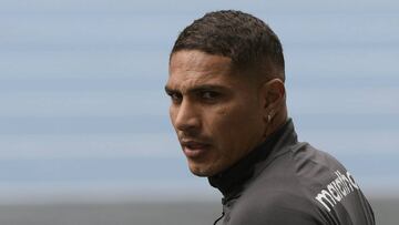 Peru&#039;s forward Paolo Guerrero waves upon arrival at a training session in Rio de Janeiro, Brazil on July 6, 2019 on the eve of the Copa America final football match against Brazil to be held at the Maracana stadium. (Photo by JUAN MABROMATA / AFP)