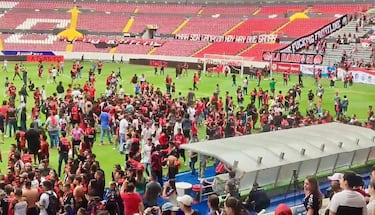 Invasión de cancha en entrenamiento del Atlas