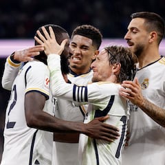 Soccer Football - Real Madrid v RCD Mallorca - Santiago Bernabeu, Madrid, Spain - January 3, 2024 Real Madrid's Antonio Rudiger celebrates scoring their first goal with teammates REUTERS/Juan Medina