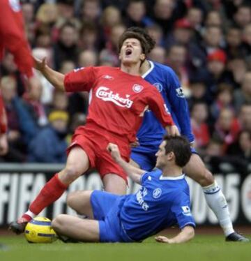 Xabi Alonso se rompió el tobillo tras una fuerte entrada de Frank Lampard. Estuvo tres meses fuera de los terrenos de juego.