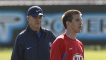 <b>VUELVE.</b> El joven canterano debutó ante el Barcelona y este jueves ha vuelto ha entrenarse con el Atlético.