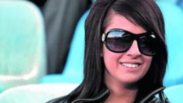 <b>¡Olé la octava isla canaria!. </b>La Península tiritando de frío y ella así, con una chaquetita por el qué dirán, que estamos en diciembre, y a aguantar, ¡qué mira lo que hay que aguantar! Que vaya el gran Nino y falle ese penalti, me refiero... En fin, que ¡viva el solete de Tenerife y el de todas las Canarias! Ella es la octava isla, sí.