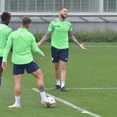 La secretaría técnica del Athletic no cesa