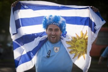 Belleza y color en la previa del duelo entre Chile y Uruguay