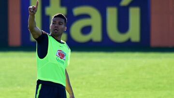 Casemiro durante el entrenamiento de Brasil en Do Dragao.