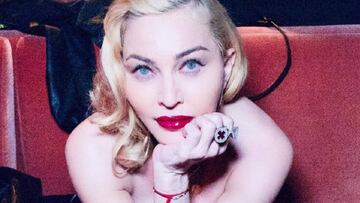 Madonna causa polémica en Instagram con una foto en tanga y enseñando un pezón