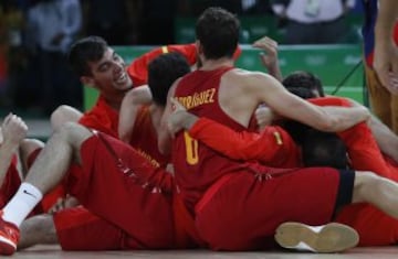 Agónica batalla por el bronce: Australia-España en imágenes