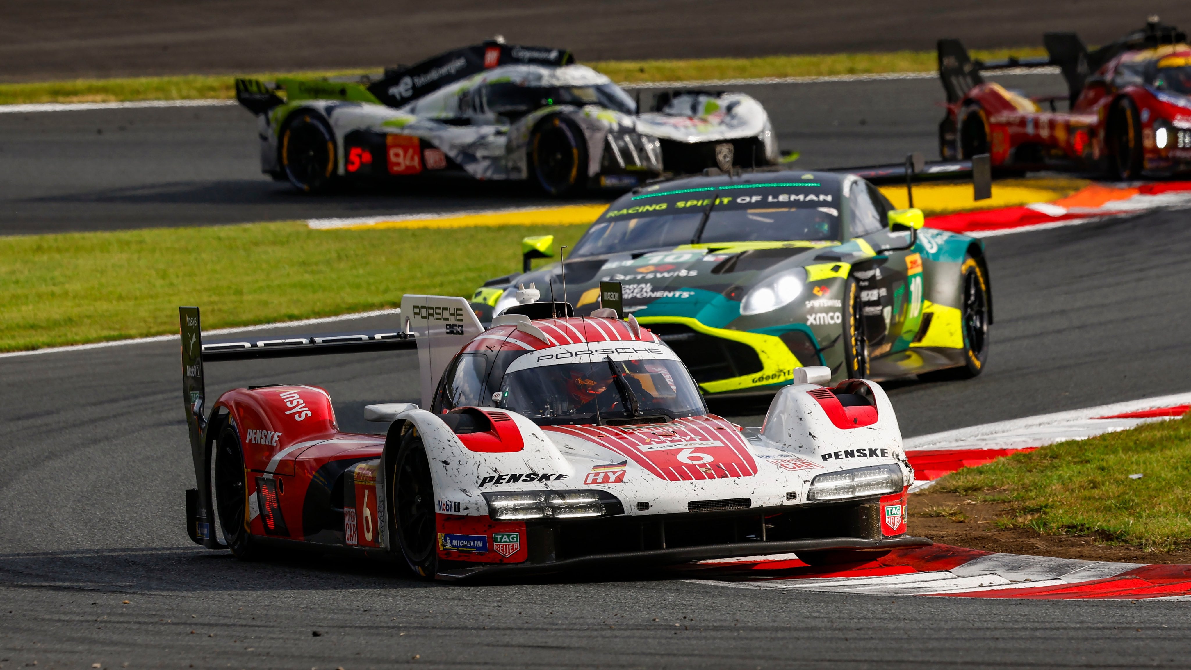 El Porsche #6, en Fuji.