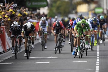 Los cabeza de carrera en el sprint final.