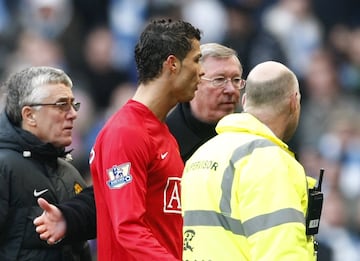 In late 2008, Ronaldo was dismissed against City for a second time, after being booked for a foul on Shaun Wright-Phillips before earning a second yellow for handball.