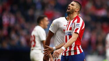 Empate, bronca a Simeone y el Sevilla sale vivo