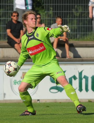 Comenzó su carrera profesional en 2010 en el Borussia Moenchengladbach 