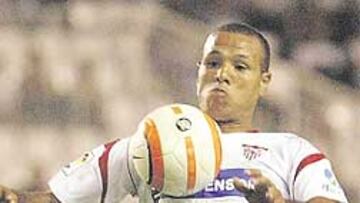 <b>ESTANCADO. </b>Luis Fabiano espera que 2006 acabe con su racha negativa.
