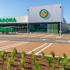 Mercadona se expande en Portugal y busca trabajadores con sueldos de casi 5.000 euros: estos son los requisitos