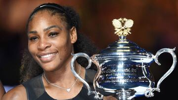 Serena Williams posando con su trofeo tras ganar el Abierto de Australia, el 28 de enero de 2017 en Melbourne en Australia.