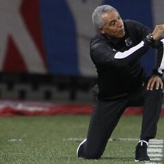 Alexis Mendoza renuncia como DT del Medellín