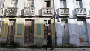 Viviendas vacías y deshabitadas en los barrios lucenses de Feijoo y A Milagrosa, a 15 de noviembre de 2025, en Lugo, Galicia (España). El presidente de Cáritas Española, Manuel Bretón, ha señalado que, según el informe FOESSA, en España hay más de 3 millones de viviendas vacías y subraya que el problema de la vivienda es uno de los motores de la pobreza y la exclusión.
15 NOVIEMBRE 2025
Carlos Castro / Europa Press
15/11/2025