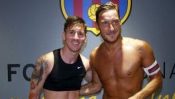 Messi y Totti lucen abdominales