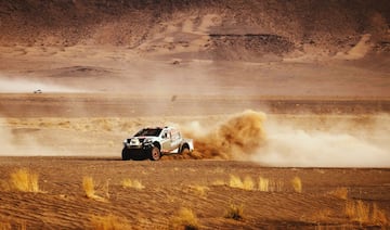 El Rally de Marruecos ha cumplido el papel de preparación para el Dakar. Audi y BRX no han acudido por lo que hay grandes ausencias como las de Sainz, Peterhansel, Roma y Loeb. Hay 2.656 kilómetros de recorrido (1.633 cronometrados) alrededor de Zagora repartidos en cinco etapas.