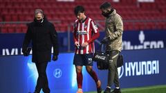 Jo&atilde;o F&eacute;lix se marcha del Atl&eacute;tico-Elche con molestias por un golpe.