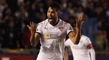 El argentino llegó con los universitarios para liderar la zaga tras la baja de Alejandro Arribas. Freire pertenece a la empresa dueña del Manchester City por lo que ha tenido experiencia en el viejo continente.
