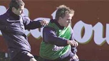 <b>AMBIDEXTRO. </b>Pese a que es diestro, Gronkjaer maneja la zurda a la perfección, como se ve en la foto, y Ferrando lo aprovechará en el derby.