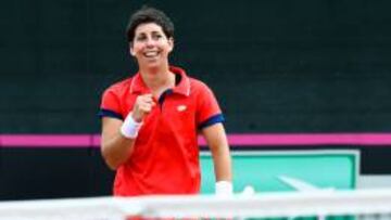 Carla Suarez celebra un punto ante Roberta Vinci en la eliminatoria entre España e Italia en la Copa Federación.