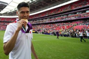 Centro delantero de Santos y regularmente llamado a Selección Mayor. Jugó todos los encuentros, anotando cuatro goles, incluyendo las dos anotaciones en la final para le Medalla de Oro.