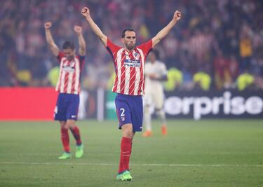 Tras casi nueve temporadas con los colchoneros, Godín se ha ganado un lugar en la historia del equipo. El defensor central llegó para liderar a la zaga y anotar goles importantes, muestra de ello, sus ocho títulos con el Atlético de Madrid.