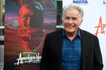 Martin Sheen era el hijo de un emigrante gallego que llegó de joven a Estados Unidos. Por temor a ser rechazado por su apellido español, Ramón Antonio adoptó el apellido Sheen por el arzobispo de Nueva York en aquella época y Martin por ser el apellido de un director de cásting que le dio un papel importante.