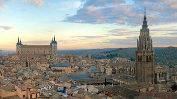 La Catedral de Santa Mara de Toledo y el Alczar.