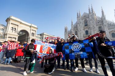 Un buen número de aficionados ha viajado a Milán para acompañar al equipo en la ida de los octavos de final de la Champions League ante el Inter. 