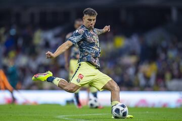 Jugadores del Club América en el calentamiento previo a disputar el Clásico Nacional