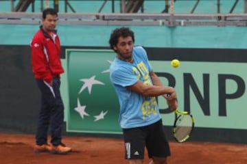 Iquique, 13 de Julio 2016.
Tenis, Copa Davis.
Gonzalo Lama devuelve la bola, durante el entrenamiento de Chile en el Centro Recreacional del Ejercito Huayquique, antes de la segunda ronda del Grupo I contra Colombia en Copa Davis. 
Alex DÃ­az DÃ­az/Photosport.