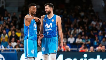 Adams Sola y Mihajlo Andric, del Movistar Estudiantes, hablan durante el partido ante el Amics Castelló.