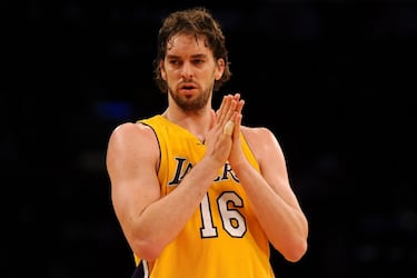 La leyenda del baloncesto español ha regresado al Barcelona tras 20 años en la mejor Liga del mundo. Es la estancia más larga de un europeo en la NBA antes de volver a los orígenes. Lo hace tras conquistar numerosos premios (Rookie del Año, seis veces All Star), jugar tres Finales y ganar dos anillos en los Lakers de Kobe Bryant y Phil Jackson. Tras amagar con la retirada y estar casi dos años parado, el catalán regresa al Barcelona, el club que le vio nacer y con el que intentará ponerse a punto para disputar su última gran aventura y su objetivo más importante: los Juegos Olímpicos de Tokio.