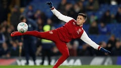 Soccer Football - Carabao Cup Semi Final First Leg - Chelsea vs Arsenal - Stamford Bridge, London, Britain - January 10, 2018   Arsenal&#039;s Alexis Sanchez warms up before the match   Action Images via Reuters/John Sibley    EDITORIAL USE ONLY. No use with unauthorized audio, video, data, fixture lists, club/league logos or &quot;live&quot; services. Online in-match use limited to 75 images, no video emulation. No use in betting, games or single club/league/player publications.  Please contact your account representative for further details.