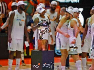 El trofeo de la Liga ACB.