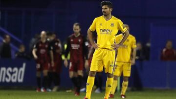 Los jugadores del Alcorcón se lamentan por un gol encajado.