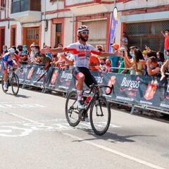 La llegada en solitario de Gaviria para ganar la etapa en Burgos