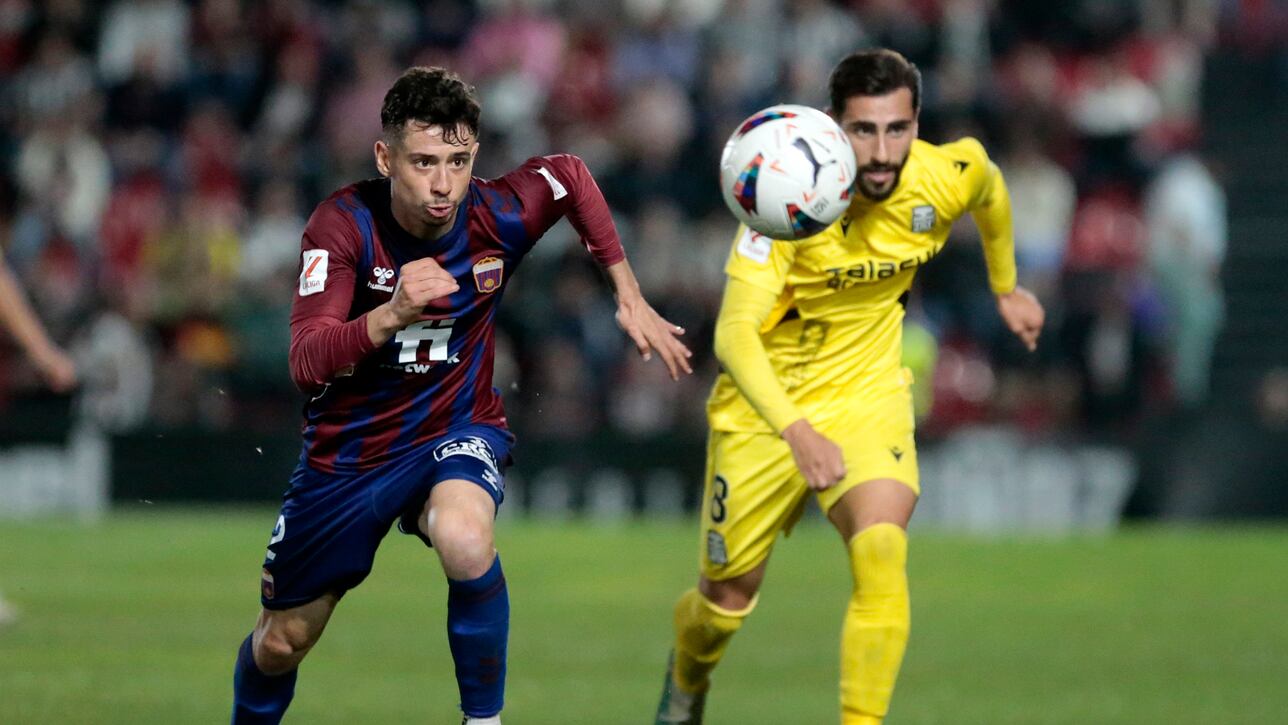 Toni Abad firma con el Huesca