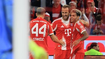 Bayern Munich's English forward #09 Harry Kane (R) celebrates with Bayern Munich's Colombian forward #14 Luis Diaz (R) and Bayern Munich's Croatian defender #44 Josip Stanisic after scoring his team's fifth goal during the German first division Bundesliga football match between FC Bayern Munich and RB Leipzig in Munich, southern Germany, on August 22, 2025. (Photo by Karl-Josef Hildenbrand / AFP) / DFL REGULATIONS PROHIBIT ANY USE OF PHOTOGRAPHS AS IMAGE SEQUENCES AND/OR QUASI-VIDEO
