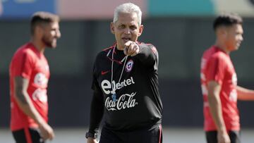 Futbol, entrenamiento de la seleccion chilena en Juan Pinto Durán.
El entrenador de la seleccion chilena, Reinaldo Rueda, es fotografiado durante el entrenamiento en el complejo deportivo Juan Pinto Durán, chile.
05/03/2018
Javier Torres/Photosport
Football, Chilean National Team training session in Juan Pinto Durán.
Chilean Coach, Reinaldo Rueda, are pictured during the training session at the Juan Pinto Durán, chile.
05/03/2018
Javier Torres/Photosport