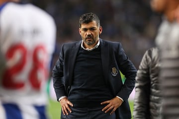 Sergio Conceiçao, entrenador del Oporto, ha anunciado su intención de dejar el club portugués el próximo 30 de junio. Representado por Jorge Mendes, su nombre también aparece en los ofrecimientos.