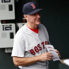Red Sox nombran manager interino a Ron Roenicke