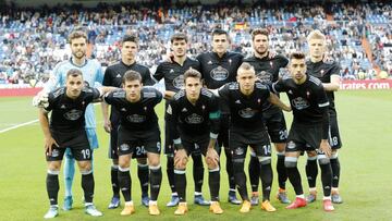 Los jugadores del Celta posan para los fotógrafos antes del partido en el Santiago Bernabéu.